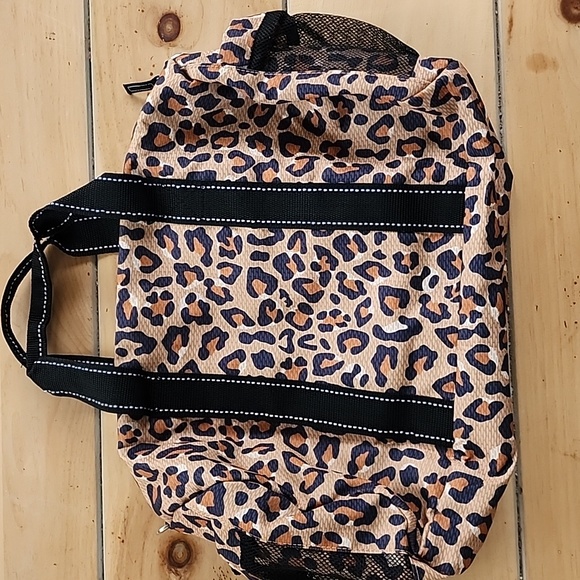 NWT SCOUT Boot Camp Duffel Bag w/Crossbody Strap Leopard Print Cindy Clawford - Picture 5 of 10